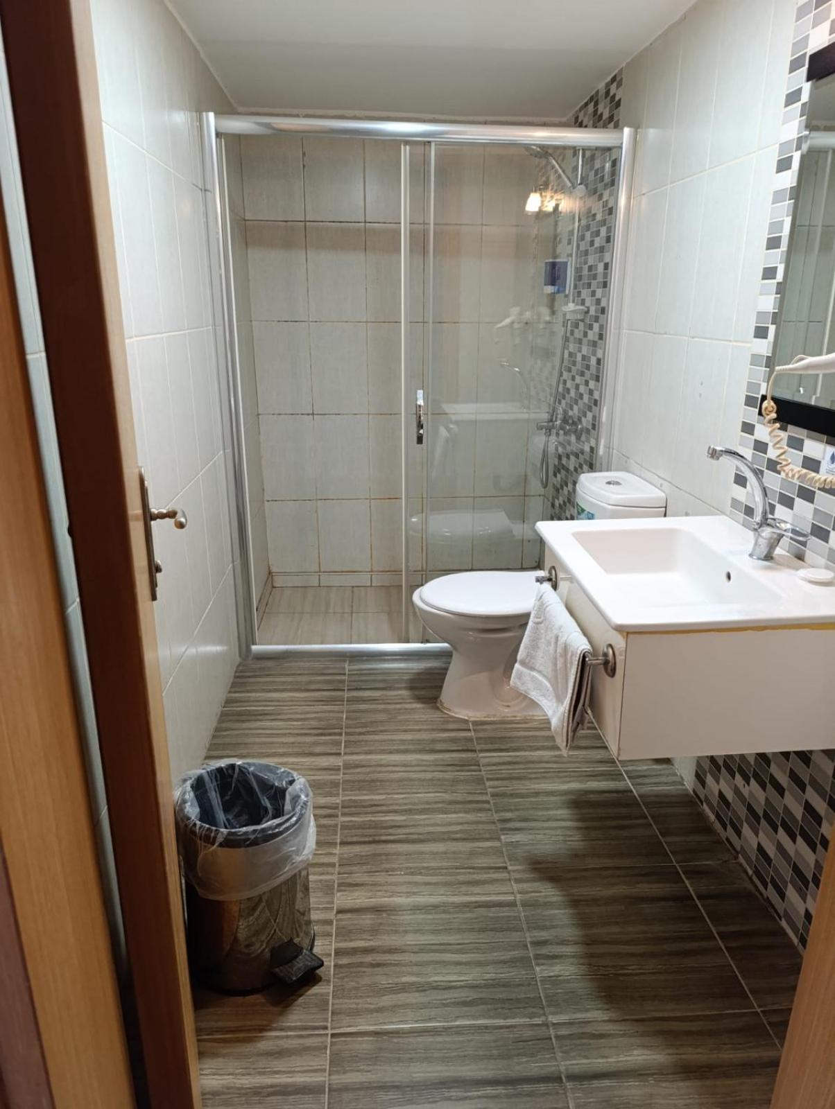 Sirin Hotel Istanbul Bagian luar foto